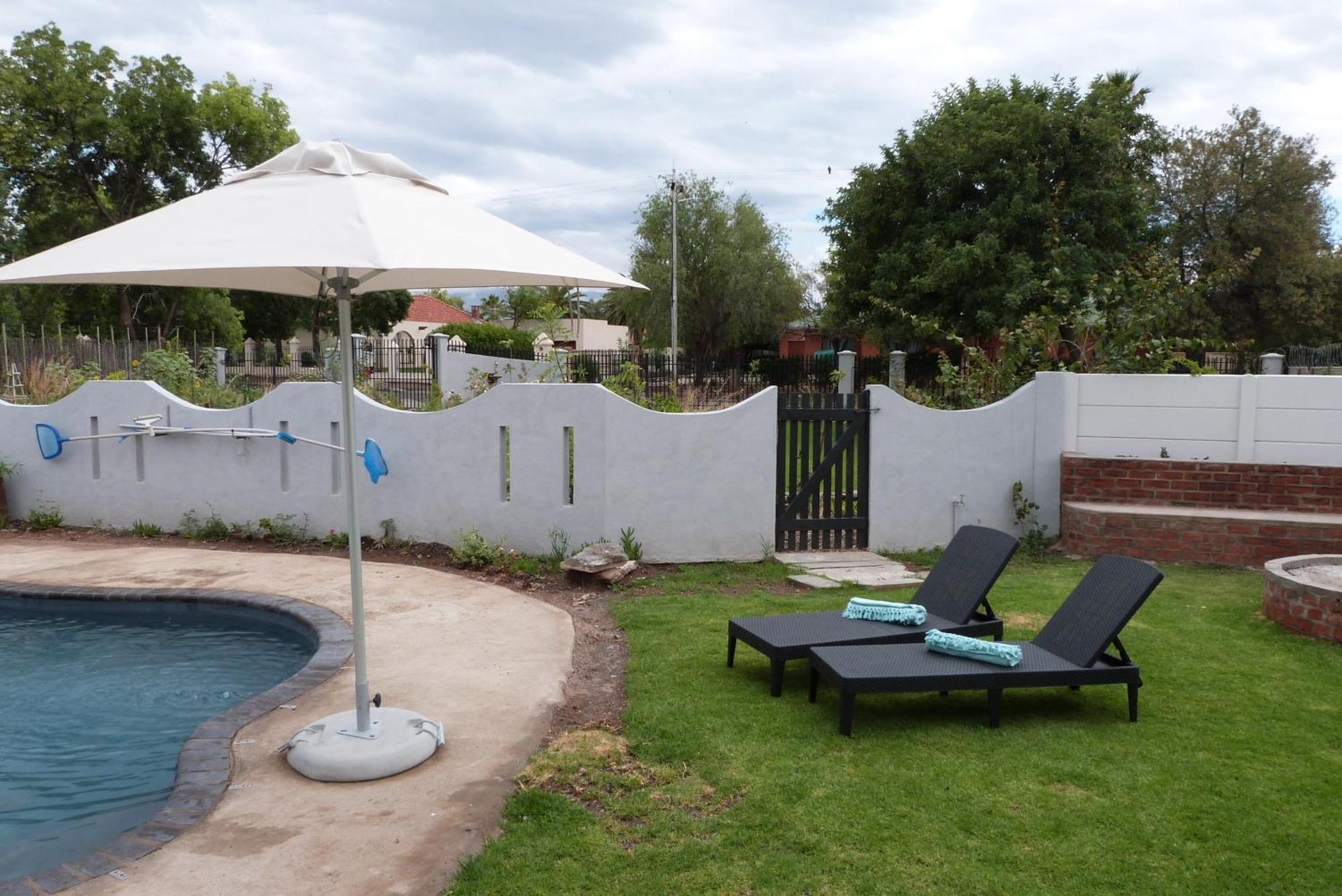 Hannah's Haven Studio Deluxe Lägenhet Beaufort West Exteriör bild