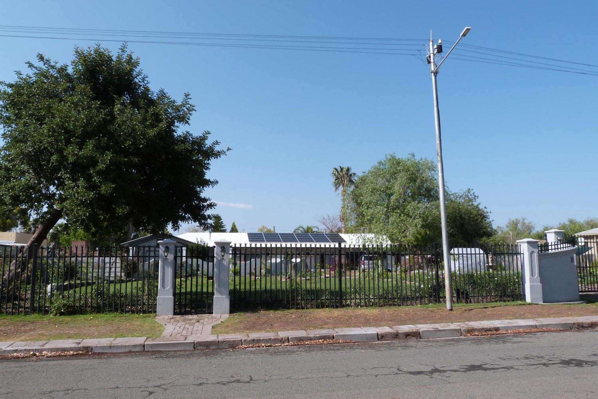 Hannah's Haven Studio Deluxe Lägenhet Beaufort West Exteriör bild